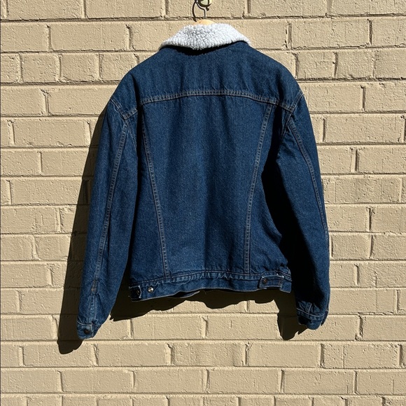 Vintage 80’s Levi's Men's Trucker 3 Denim Jacket with White Sherpa Lining - Picture 5 of 11